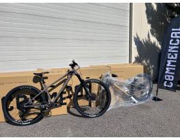 Eladó Új Commencal Meta HT Am Ride Dirt “M”