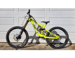 ELADÓ ÚJSZERŰ COMMENCAL SUPREME DH V3 