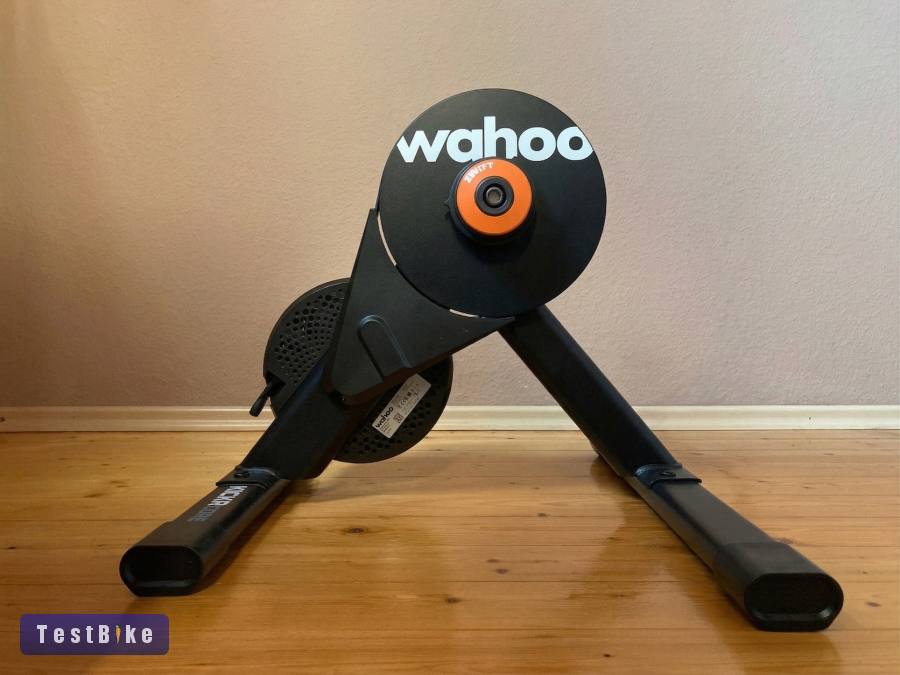 Eladó újszerű Wahoo KICKR Core 2 (Zwift Cog) + edzőszőnyeg