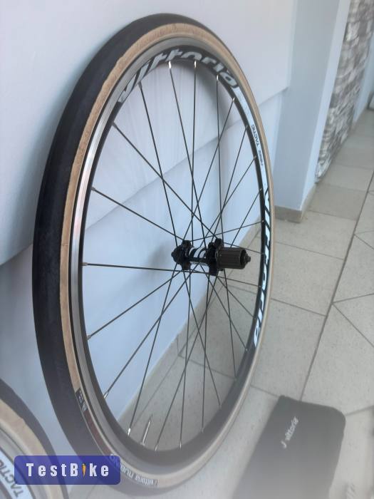 Eladó Vittoria Tactic 622x17c könnyített alu felni