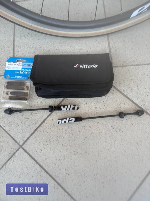 Eladó Vittoria Tactic 622x17c könnyített alu felni