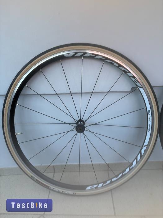 Eladó Vittoria Tactic 622x17c könnyített alu felni