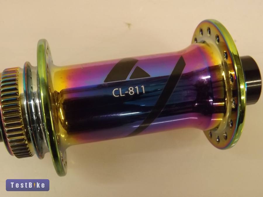 Első kerékagy, átütőtengelyes Bulls CL-811, Scimano HB-MT400