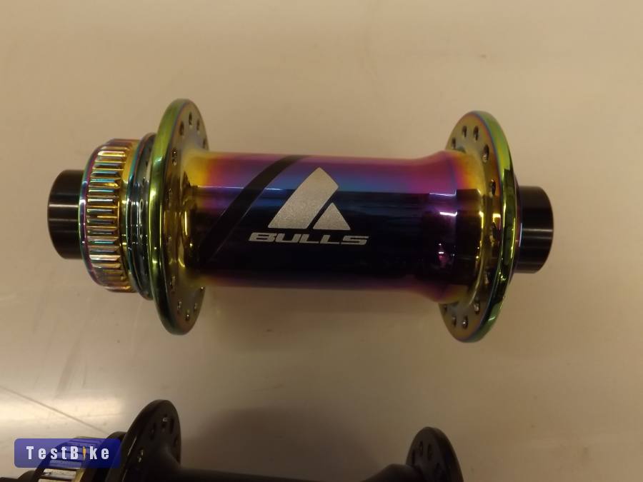 Első kerékagy, átütőtengelyes Bulls CL-811, Scimano HB-MT400