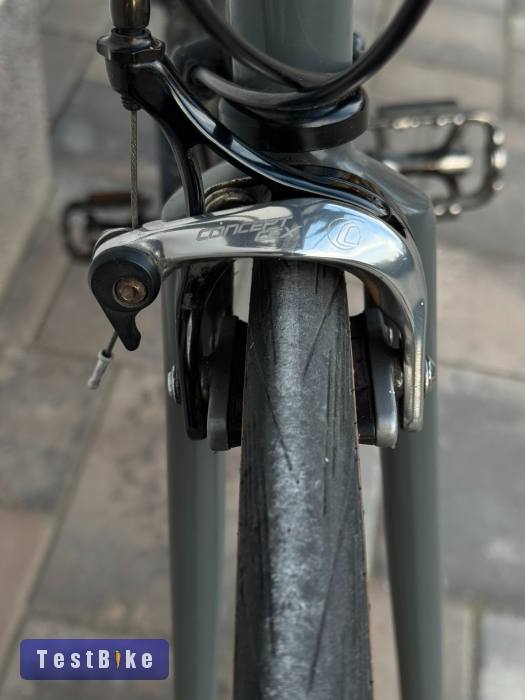 Épített acélvázas fitness / városi kerékpár 57 cm