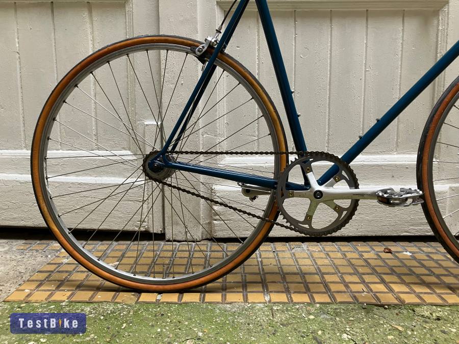 Épített neoretro egysebi minőségi alkatrészekkel