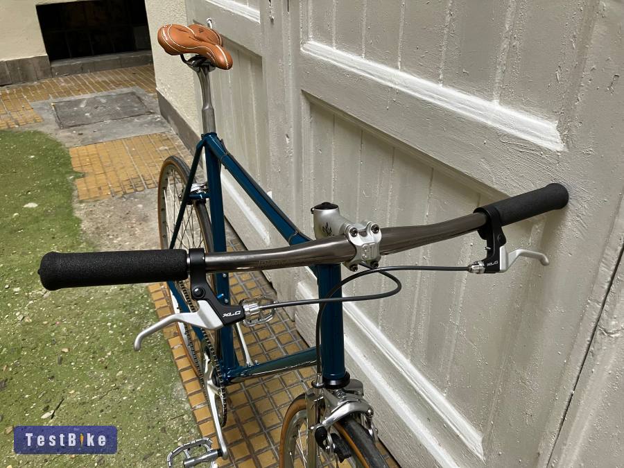 Épített neoretro egysebi minőségi alkatrészekkel