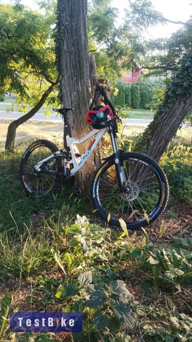 épített Norco Shore 3 downhill kerékpár