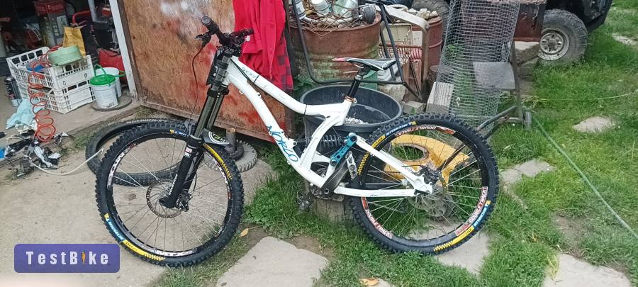 épített Norco Shore 3 downhill kerékpár