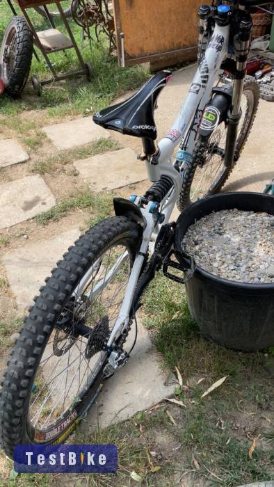 épített Norco Shore 3 downhill kerékpár