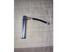 Extra mini pumpa tenyérnyi fém ház 80 g 100 psi 12 cm hossz