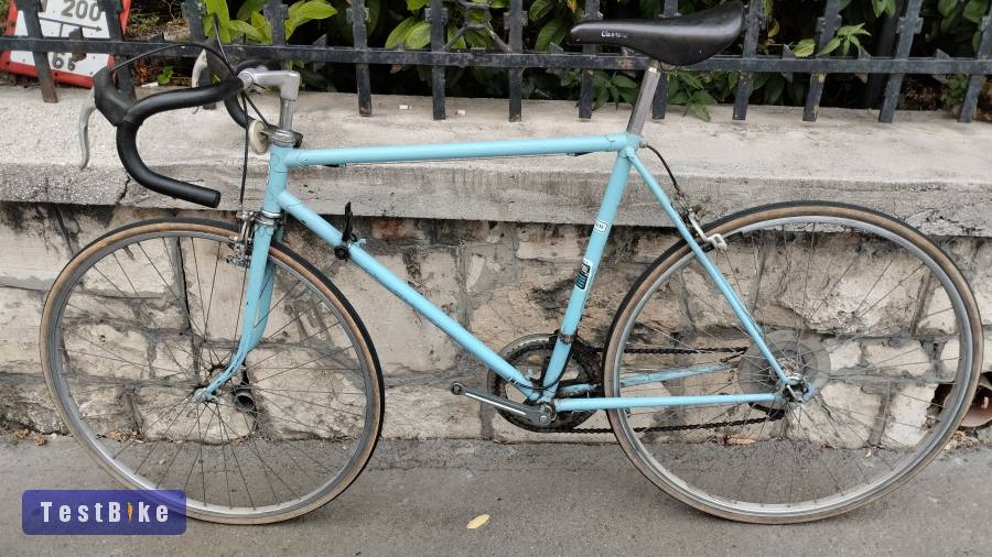 Favorit verseny kerékpár 28 L 55 cm szárnyas anyákkal 