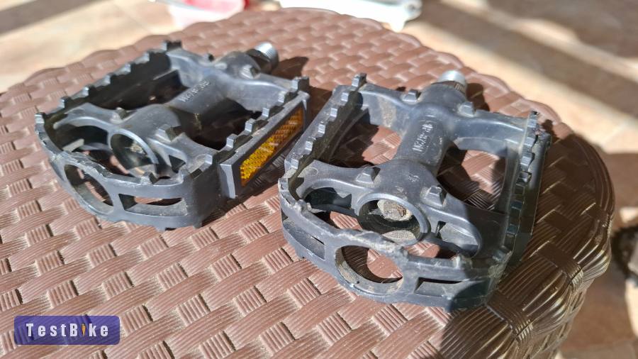 Fekete platformpedálok (SP-872N)