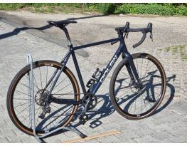 Felső kat. 2023 Dolan karbon alu gravel Sram Force DT Swiss