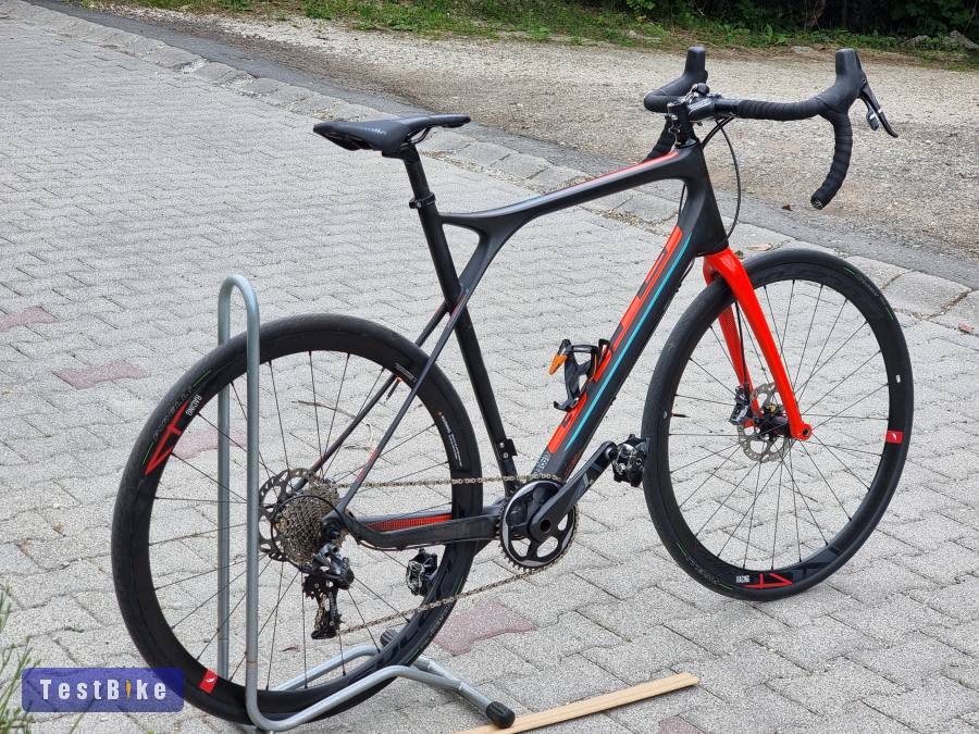 Újsz. Felső kat. GT karbon outi / gravel Sram Force Fulcrum 