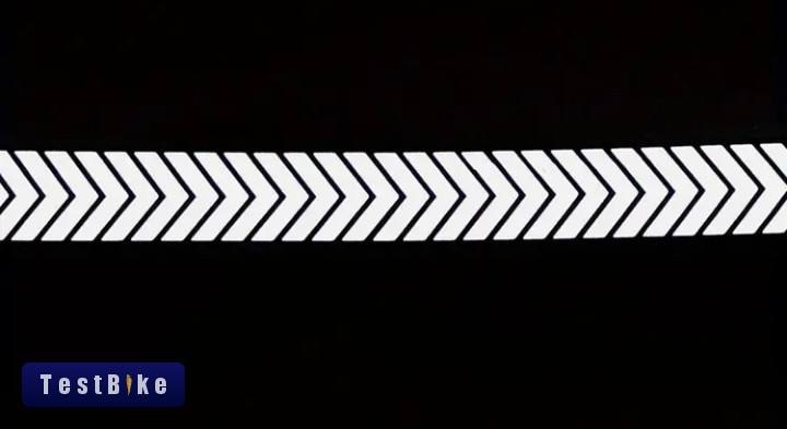 Fényvisszaverő láthatósági matrica ruhára táskára 100cm 