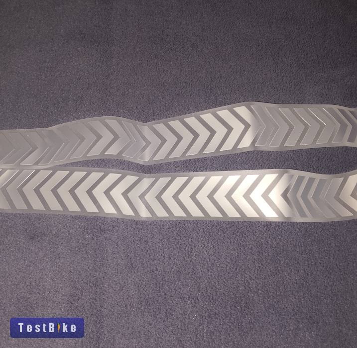 Fényvisszaverő láthatósági matrica ruhára táskára 100cm 