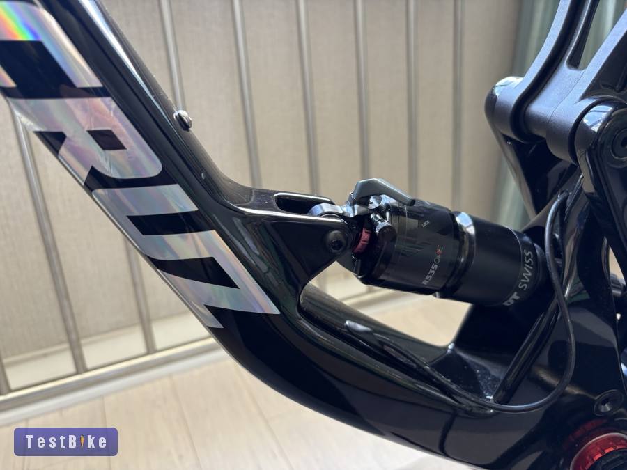 Fiery Viper L méret+ Fox Factory 38 stb 