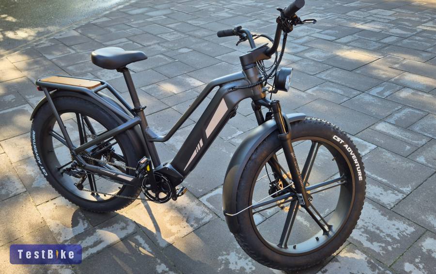 Fiido Titan 2025, gázkar és rásegítés (45 km/h, 700Wh)