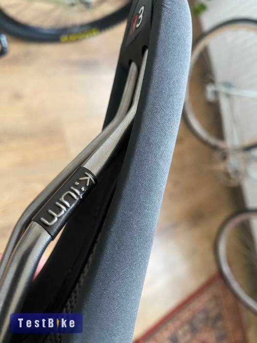 Fi’zi:k Aliante R3 k:ium Regular