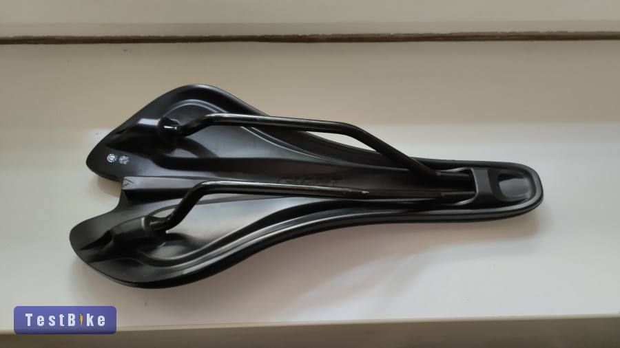 Fizik Aliante R5 Giant Contact Racing országúti nyergek 