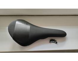 Fizik Aliante R5 Giant Contact Racing országúti nyergek 