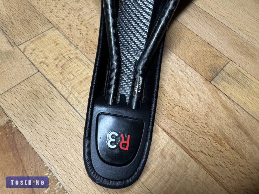 Fizik Arione R3 Carbon 167g nyereg