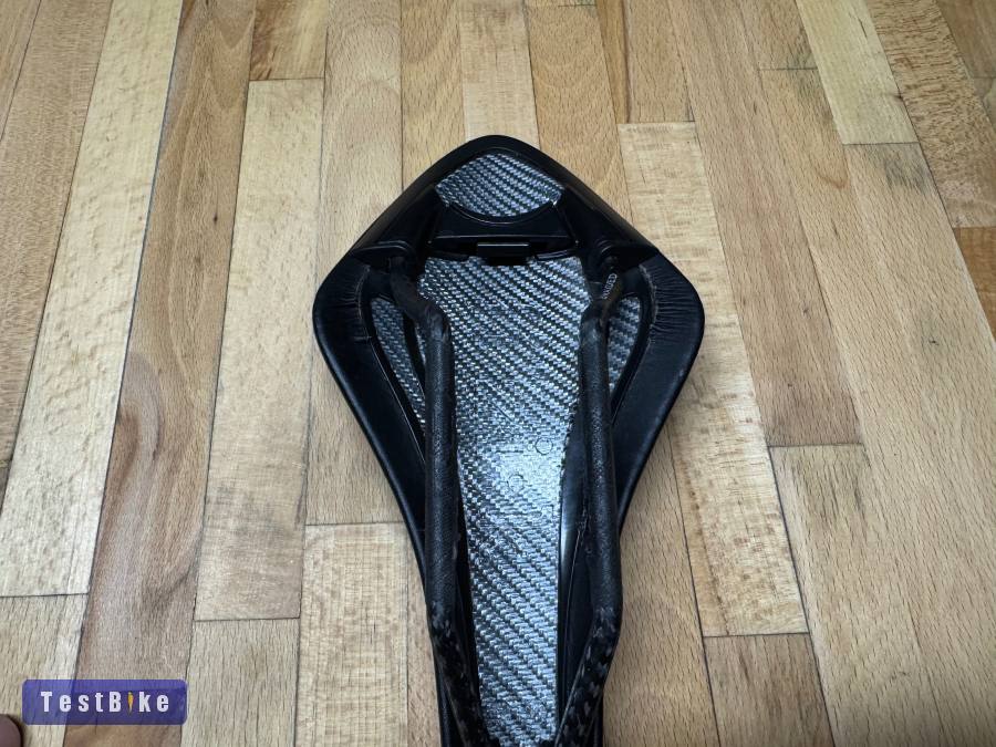 Fizik Arione R3 Carbon 167g nyereg