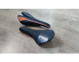 Fizik Arione R5 Giant Contact Racing országúti nyergek
