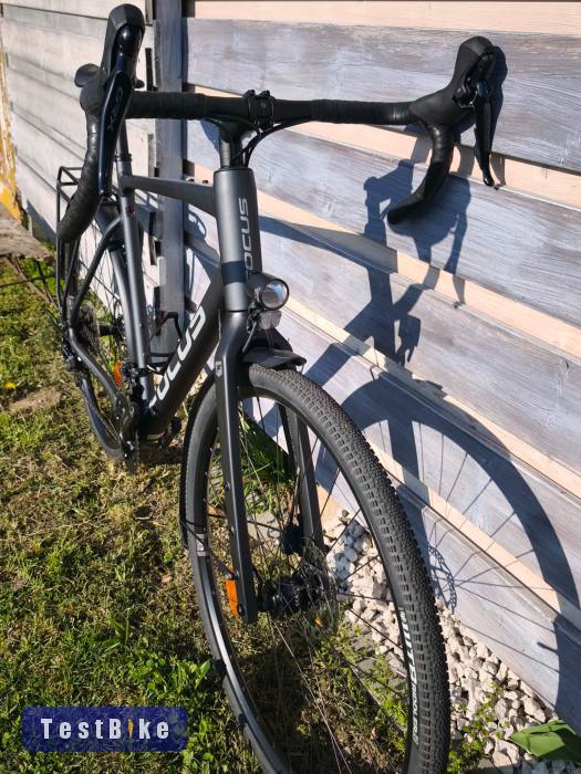 FOCUS ATLAS Gravel, Shimano GRX 2x10, sárvédő/világítás     