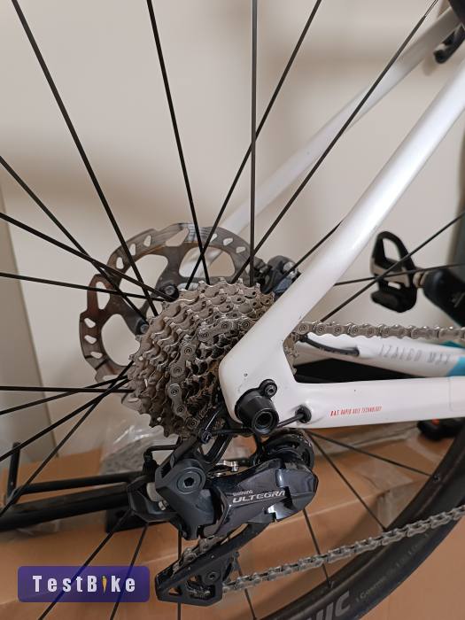 Focus Izalco Max Disc 8.9 2020 országúti kerékpár 