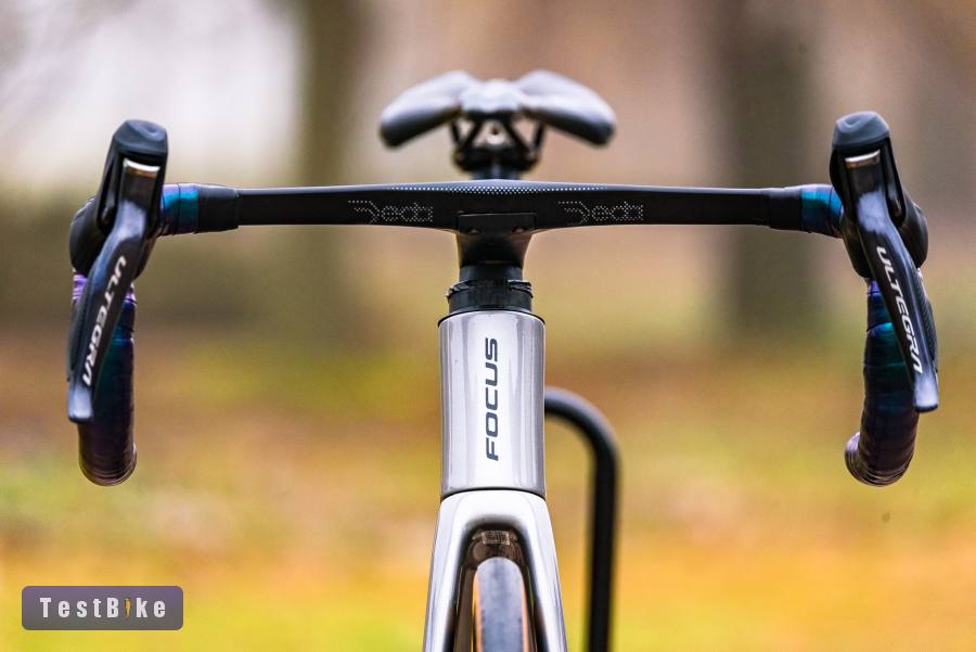 Focus Izalco Max Disc 9.7 Di2 (52) karbon országúti kerékpár