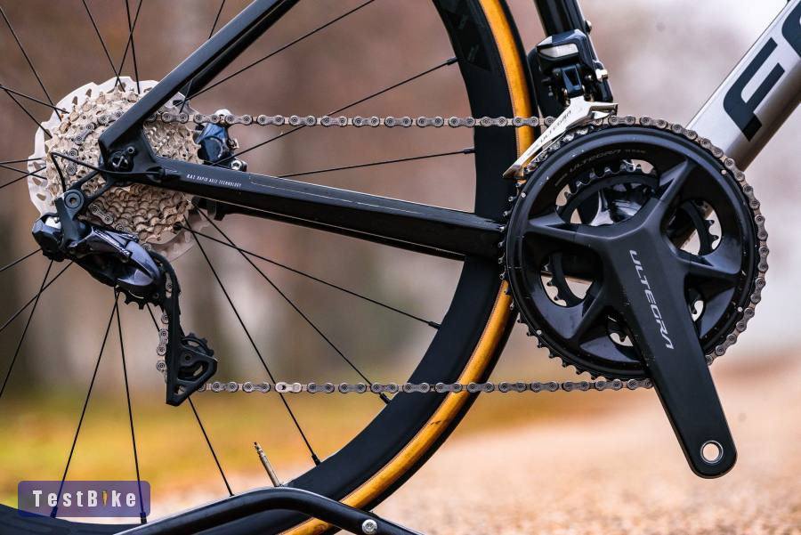 Focus Izalco Max Disc 9.7 Di2 (52) karbon országúti kerékpár