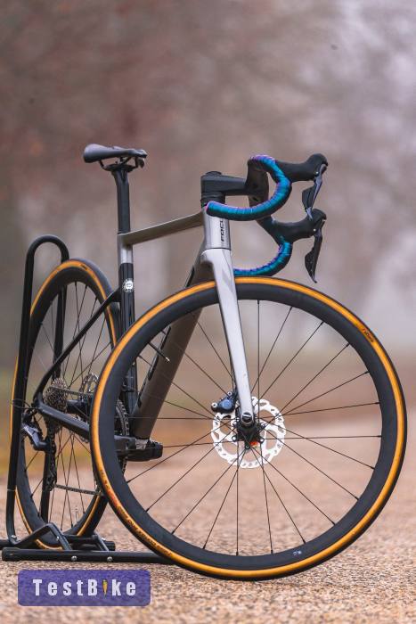 Focus Izalco Max Disc 9.7 Di2 (52) karbon országúti kerékpár