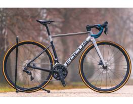 Focus Izalco Max Disc 9.7 Di2 (52) karbon országúti kerékpár