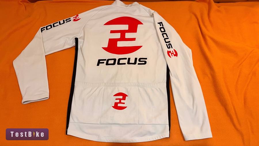 Focus L-es hosszúujjú felső zsebekkel