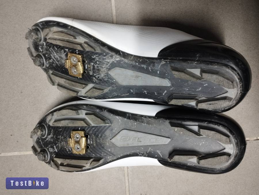 Force karbon talp+boa 43-as MTB cipő