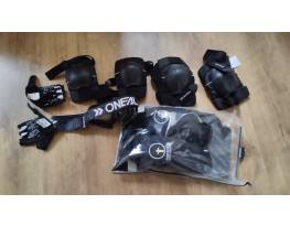 Forcefield Body Armour protektorok Oneil szemüveg kesztyű 