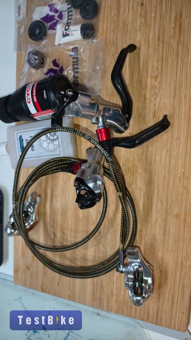 Formula R1 Racing carbon, polished silver + FCS + extrák