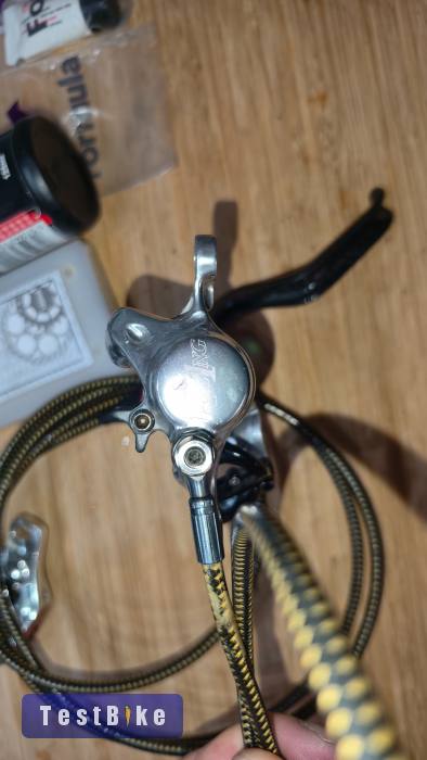Formula R1 Racing carbon, polished silver + FCS + extrák