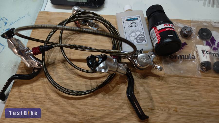 Formula R1 Racing carbon, polished silver + FCS + extrák
