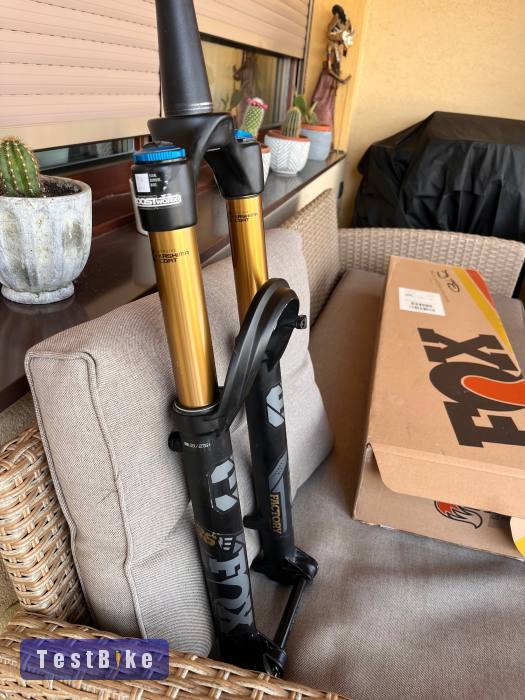 Fox 36E Factory grip2