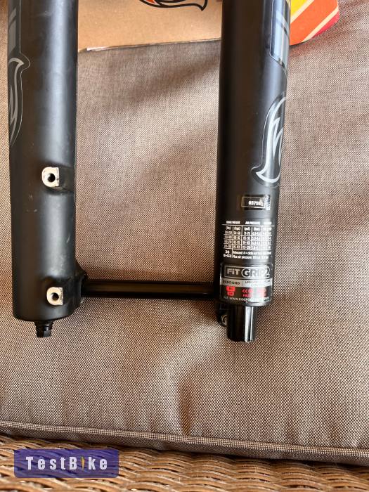 Fox 36E Factory grip2