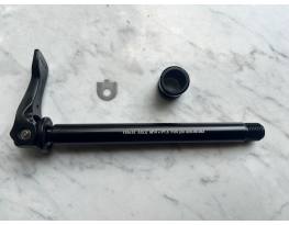 FOX 38 Floating Boost QR axle tengely