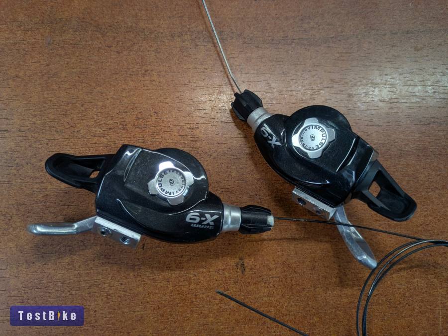 Fox Float RP23 rugóstag, Sram X9 váltókarok, XT váltók stb