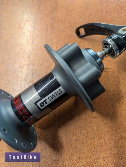 Fox Float RP23 rugóstag, Sram X9 váltókarok, XT váltók stb