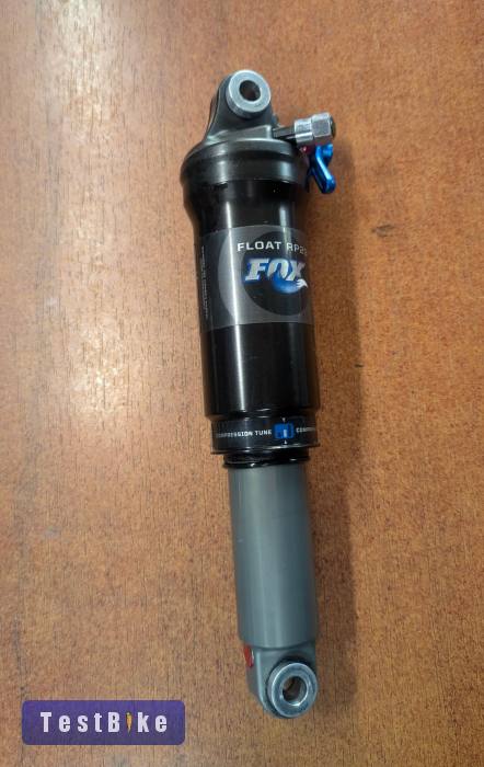 Fox Float RP23 rugóstag, Sram X9 váltókarok, XT váltók stb