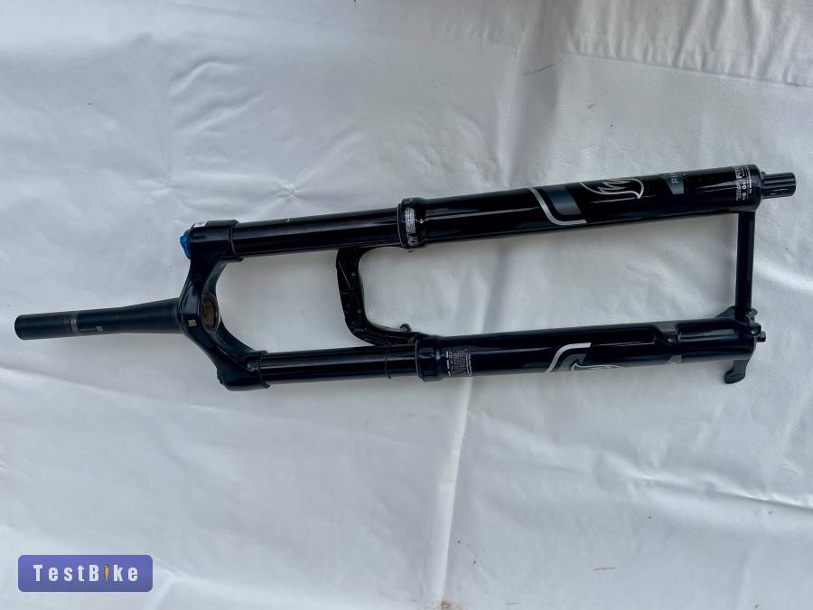 Fox Rhythm 36 első villa