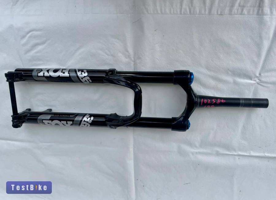 Fox Rhythm 36 első villa