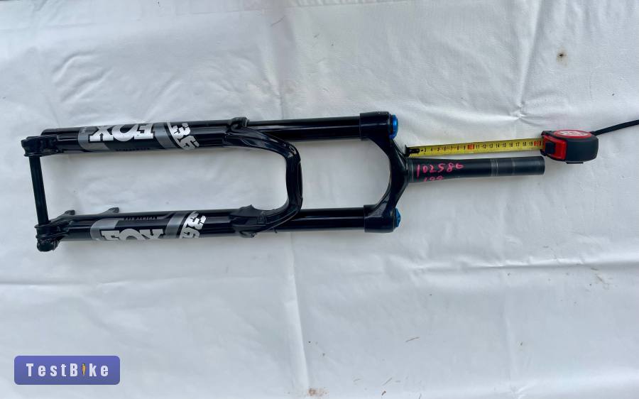 Fox Rhythm 36 első villa